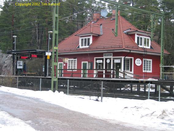 Igelboda, station building and platform