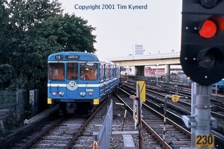 Gullmarsplan, train leaving from platform 1