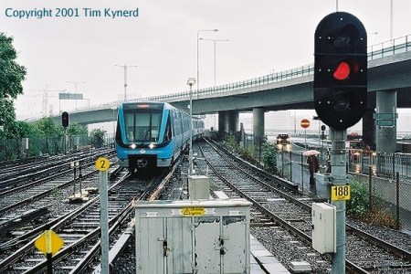 Gullmarsplan, southbound train on line 19