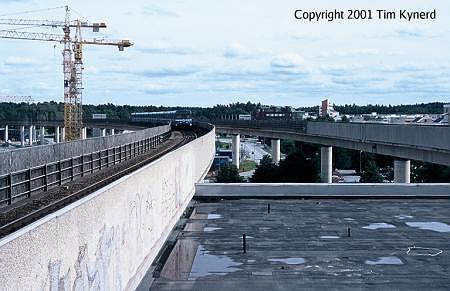 Kista, southbound train departing, 2
