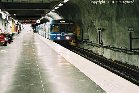 N&auml;ckrosen, southbound train arriving