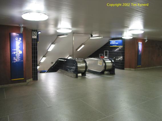 Slussen, escalators and stairs to northbound platform