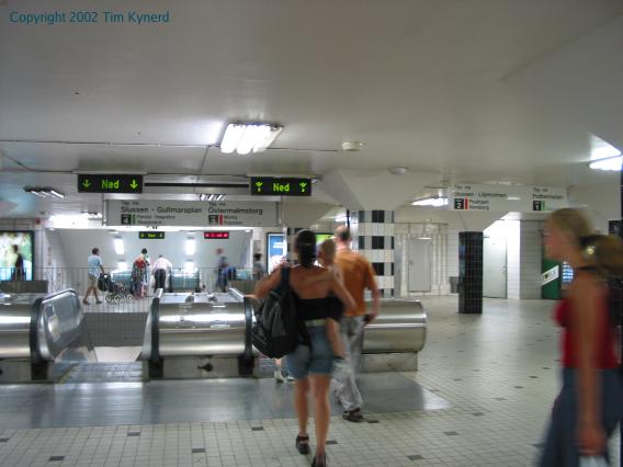 T-Centralen, escalators to lower Tub1/2 platform