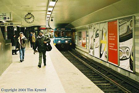 T-Centralen, southbound train on line 17 stopping