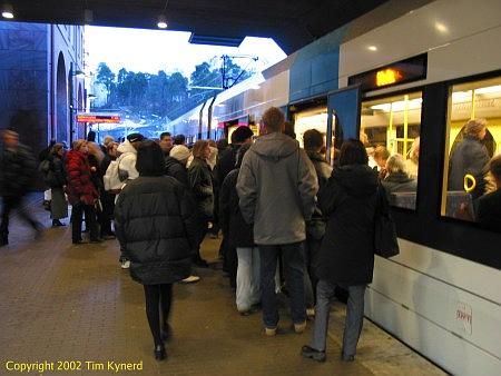 Alvik, passengers boarding