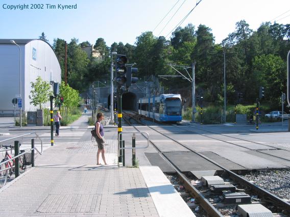 Alvik, tram departing