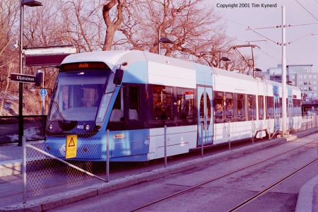 Northbound car stopped at Liljeholmen