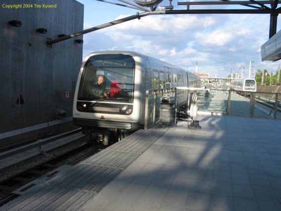 Vanl&oslash;se, train arriving