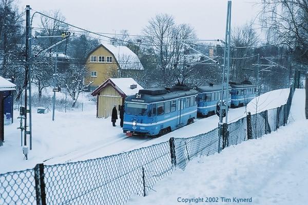Baggeby, station building and southbound train