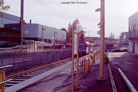 G&aring;shaga brygga, platform 1 with departing train