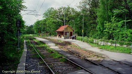 Parkv&auml;gen, platforms and station building