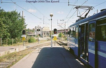 Ropsten, platform and train