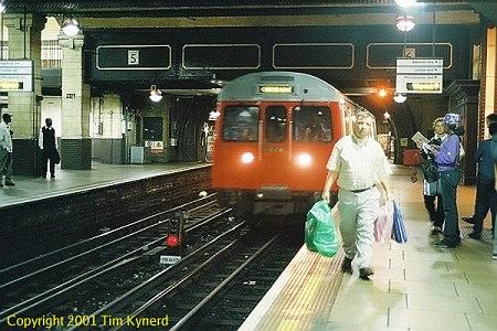 Baker Street, Inner Circle train arriving