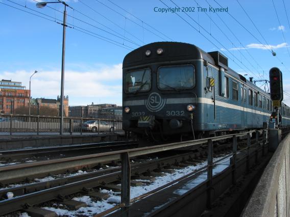 Centralbron, northbound commuter train
