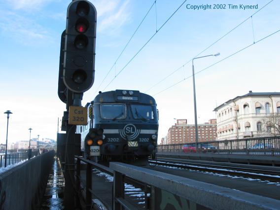 Centralbron, northbound commuter train