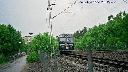 Farsta strand, northbound train receding