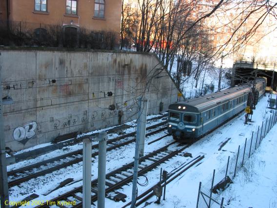 Stockholms s&ouml;dra, southbound commuter train in open cut