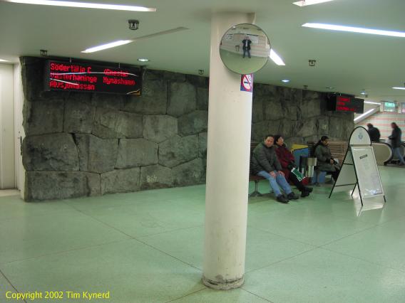 Stockholms s&ouml;dra, signs at the Swedenborgsgatan end