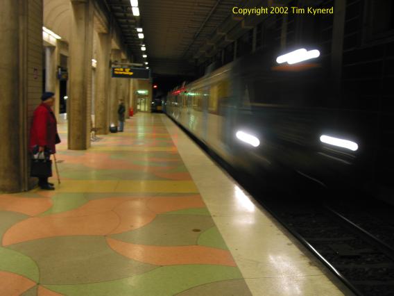 Stockholms s&ouml;dra, southbound train arriving