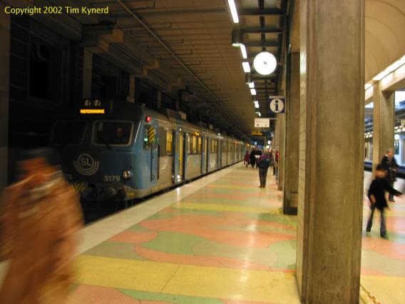 Stockholms s&ouml;dra, southbound train stopped