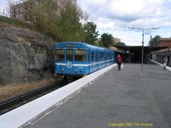 Axelsberg, northbound train departing