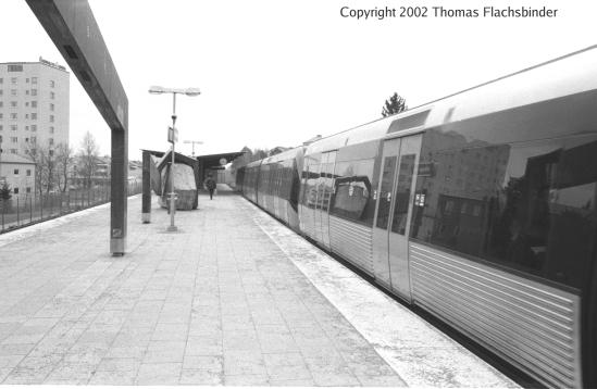 Bandhagen, northbound train stopped