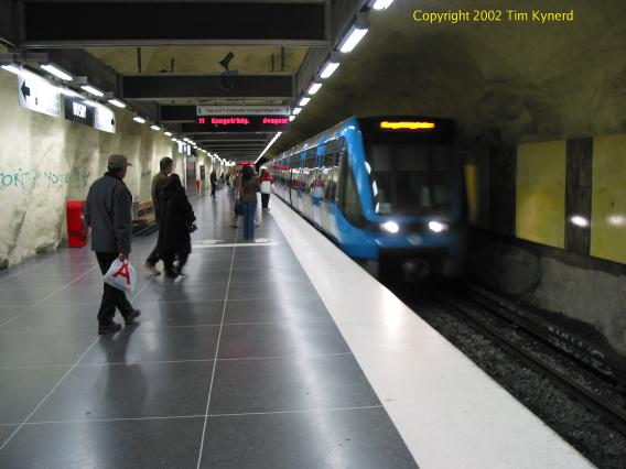 Husby, southbound train stopping