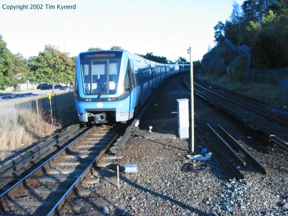 Islandstorget, southbound train departing