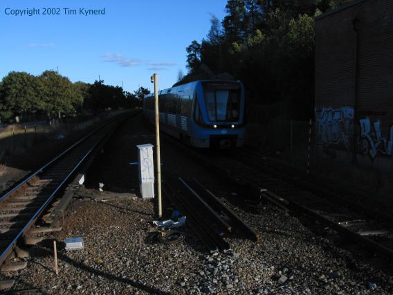 Islandstorget, northbound train arriving