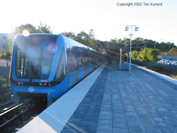Islandstorget, northbound train departing