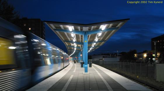 K&auml;rrtorp, twilight with southbound train arriving