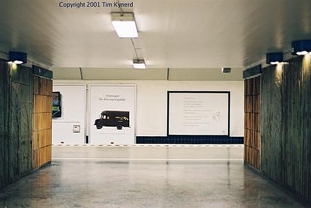 Mariatorget, mid-platform passage