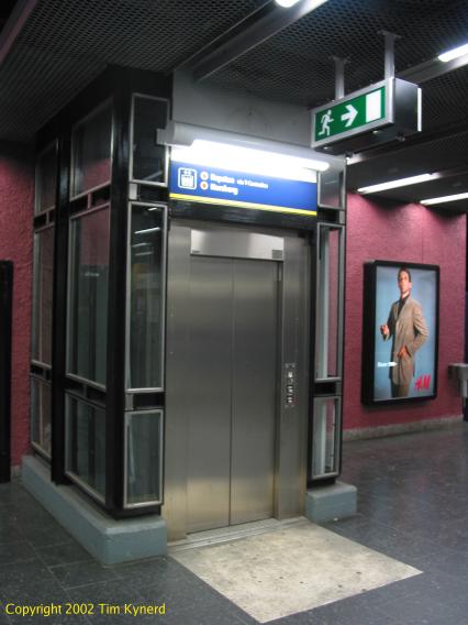 Masmo, ticket hall, elevator
