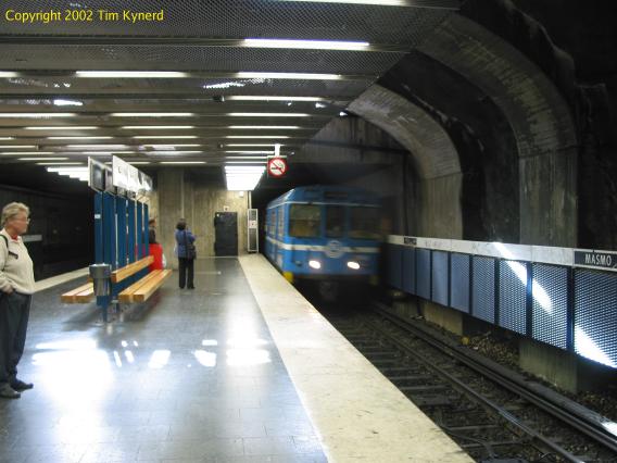 Masmo, northbound train arriving