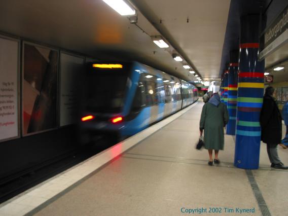 Medborgarplatsen, northbound train departing