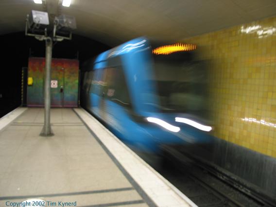 Medborgarplatsen, southbound train arriving
