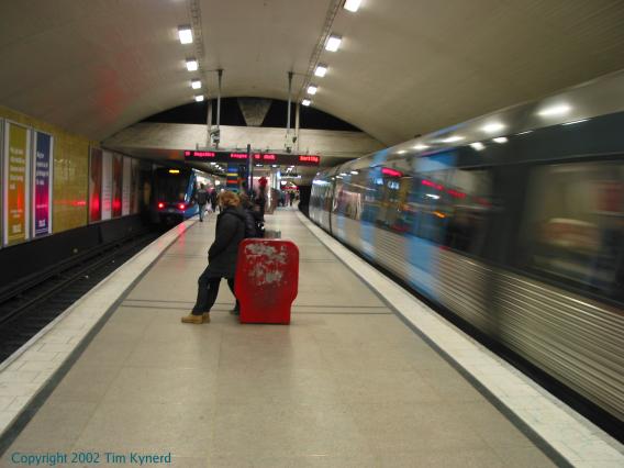 Medborgarplatsen, northbound train departing
