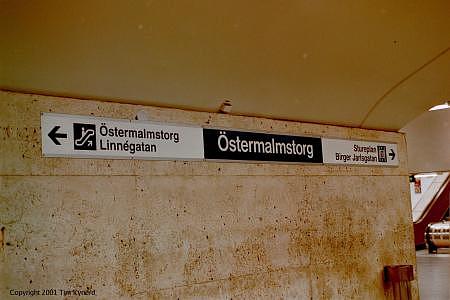 &Ouml;stermalmstorg, sign on platform wall with exits