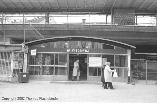 Svedmyra, station entrance